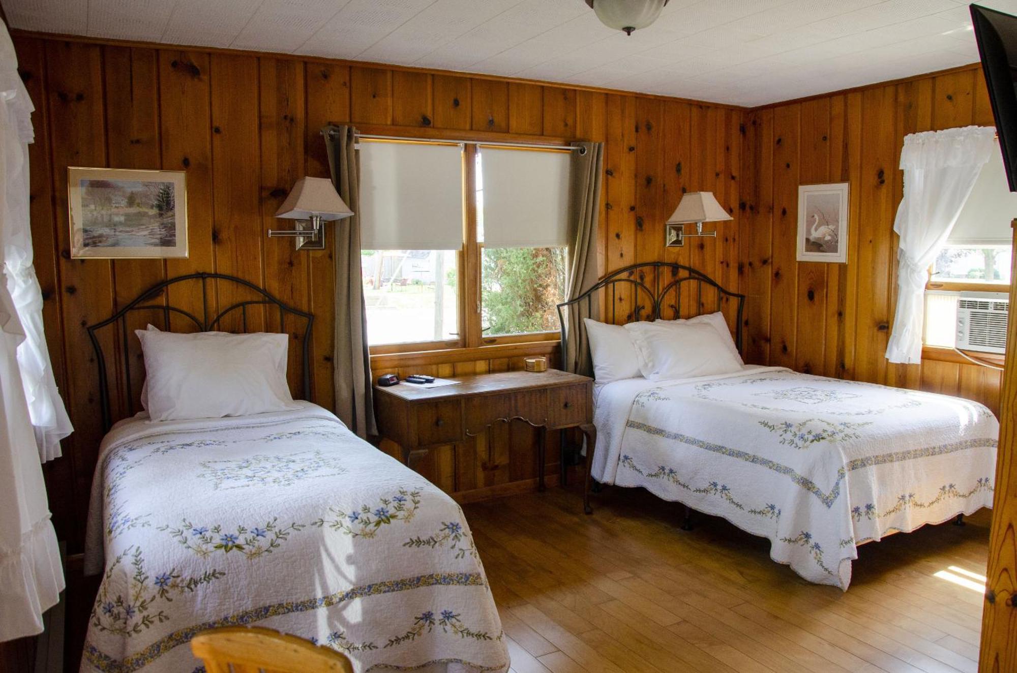 Ludington Blue Spruce Inn Стая снимка