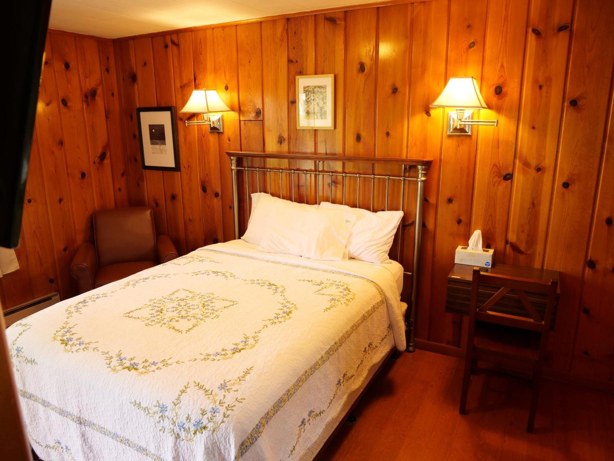 Ludington Blue Spruce Inn Стая снимка